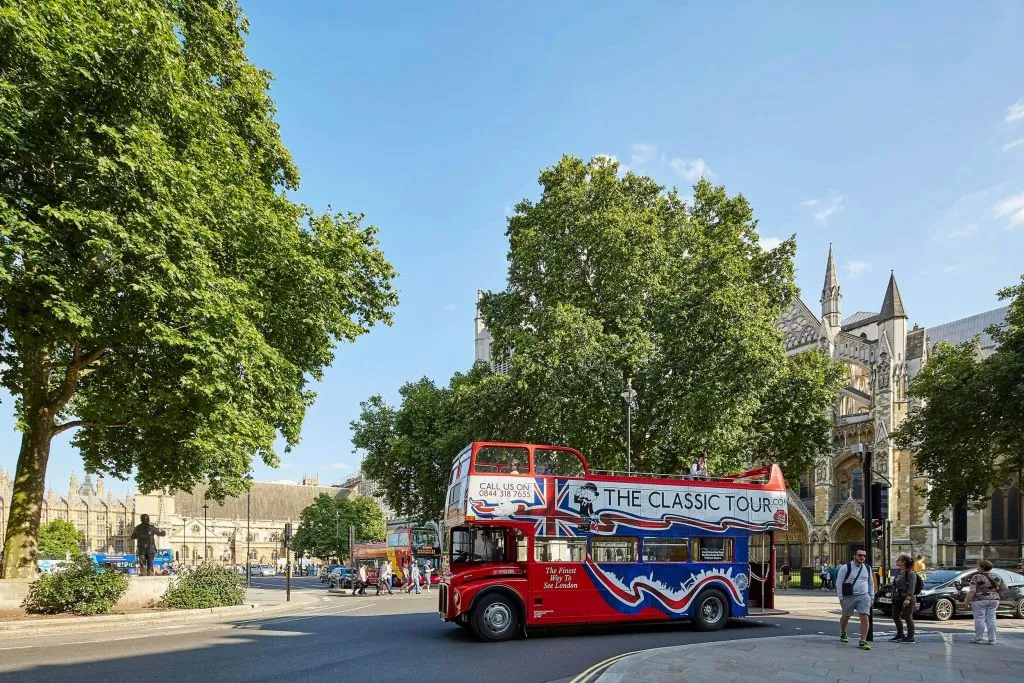 London: Guided City Sightseeing Tour + Comedy Show