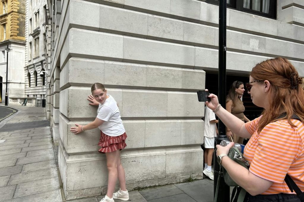 London: Guided Harry Potter Film Sites Visit + Ghosts of London Tour