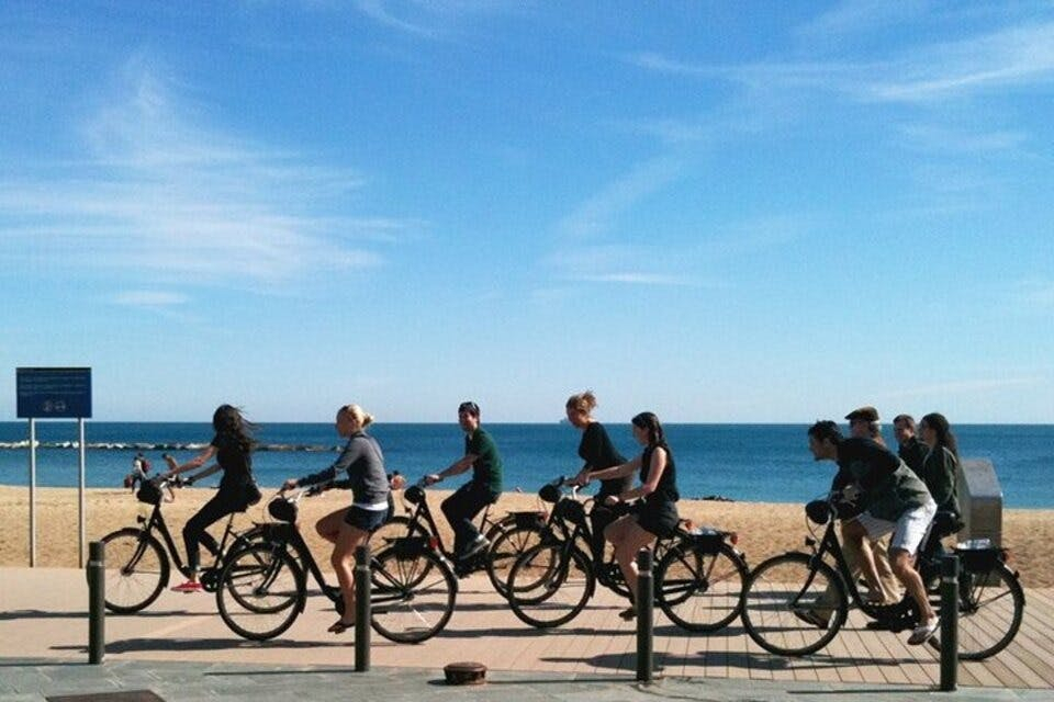 Highlights Bike Tour of Barcelona in English