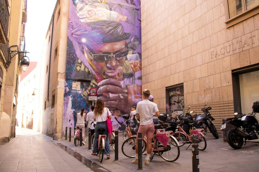Highlights Bike Tour of Barcelona in English
