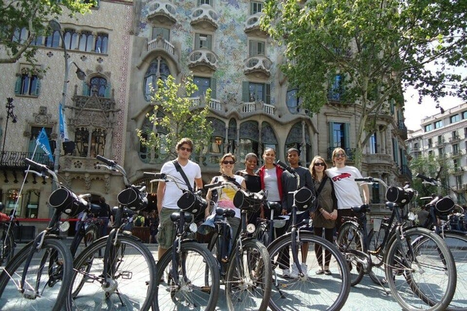 Highlights Bike Tour of Barcelona in English