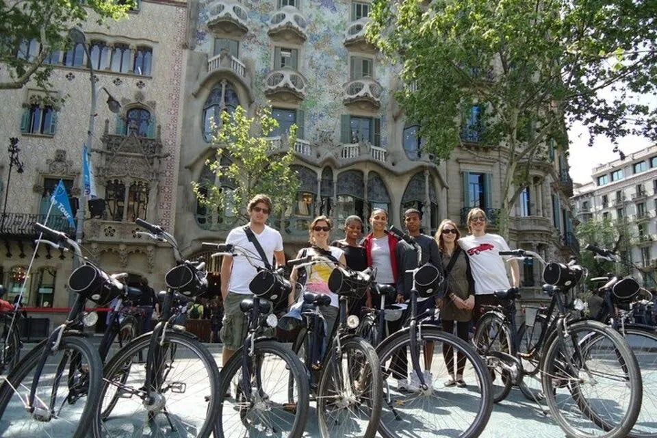 Highlights Bike Tour of Barcelona in English
