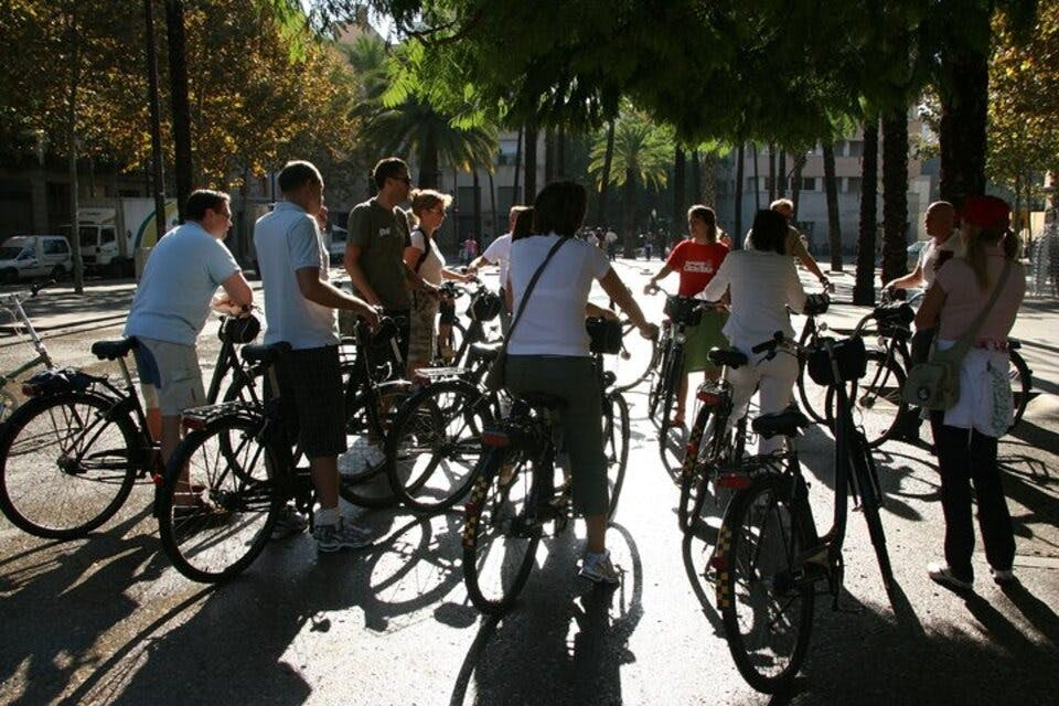Highlights Bike Tour of Barcelona in English