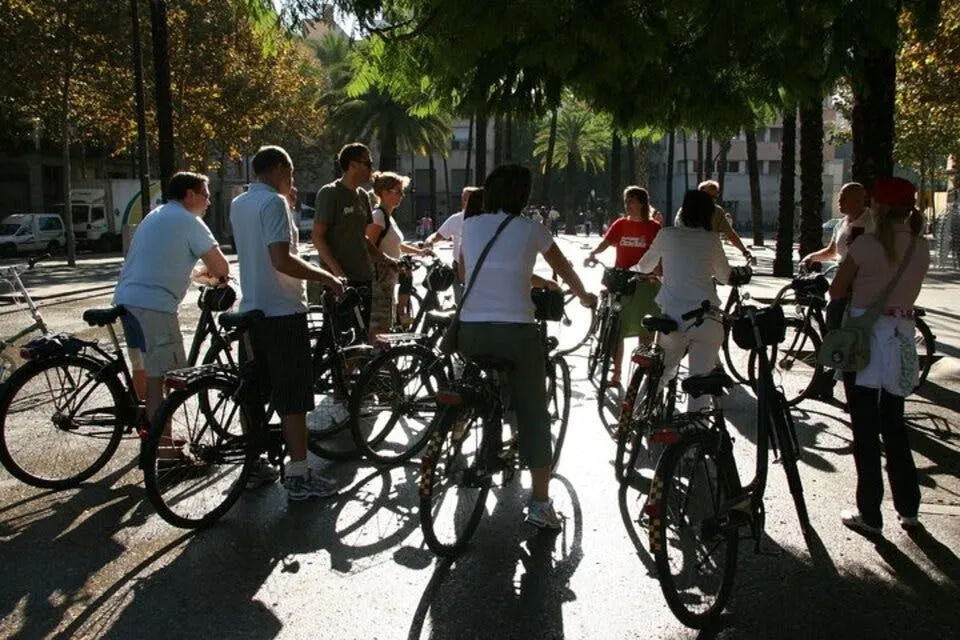 Highlights Bike Tour of Barcelona in English