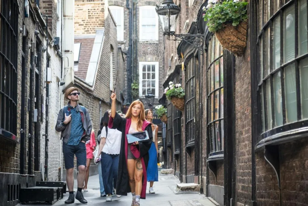 London: Harry Potter Walking Tour + London Bridge Tombs Entry