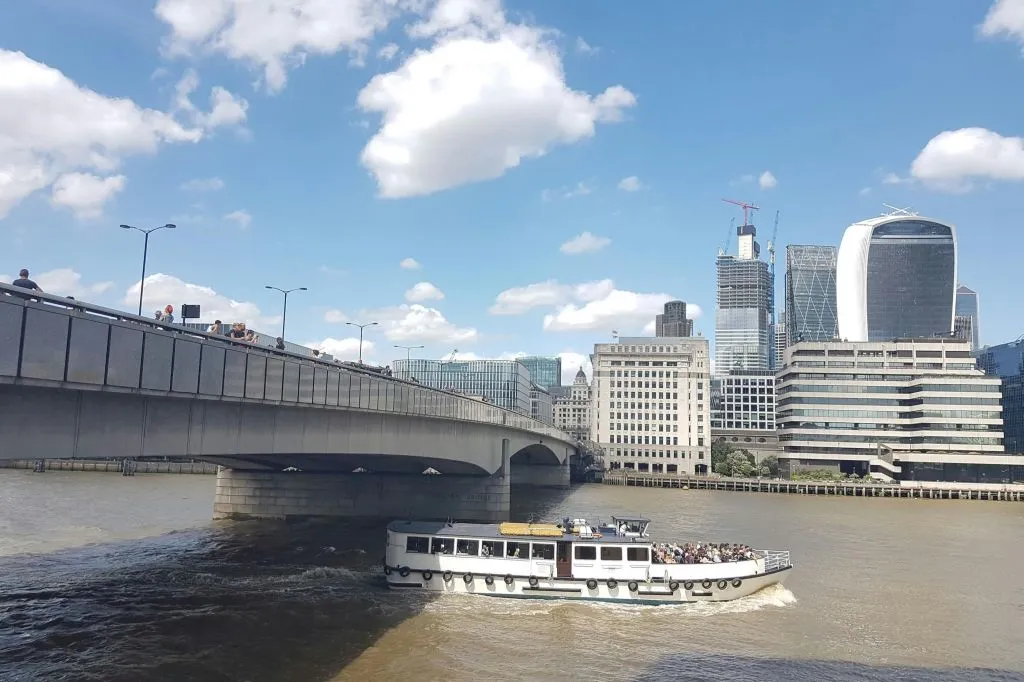 London: Harry Potter Walking Tour + London Bridge Tombs Entry