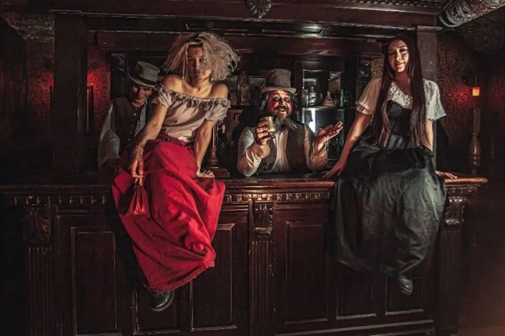 London: Harry Potter Walking Tour + London Bridge Tombs Entry