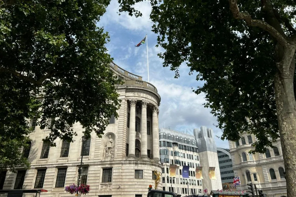 London: Harry Potter Walking Tour + London Bridge Tombs Entry