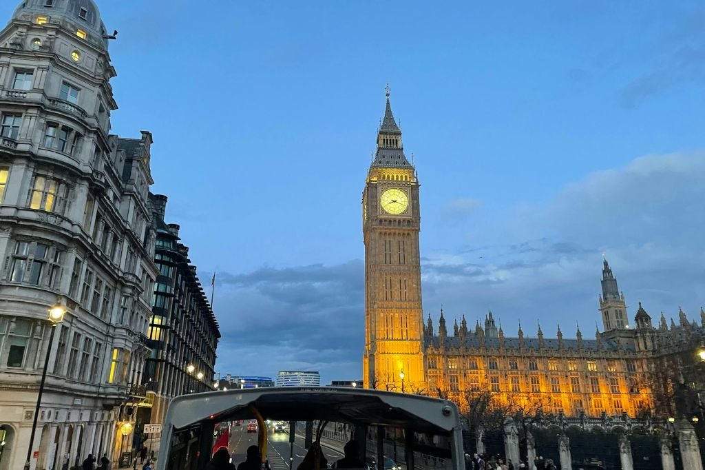 London: Taylor Swift Inspired Singalong Night Bus Tour