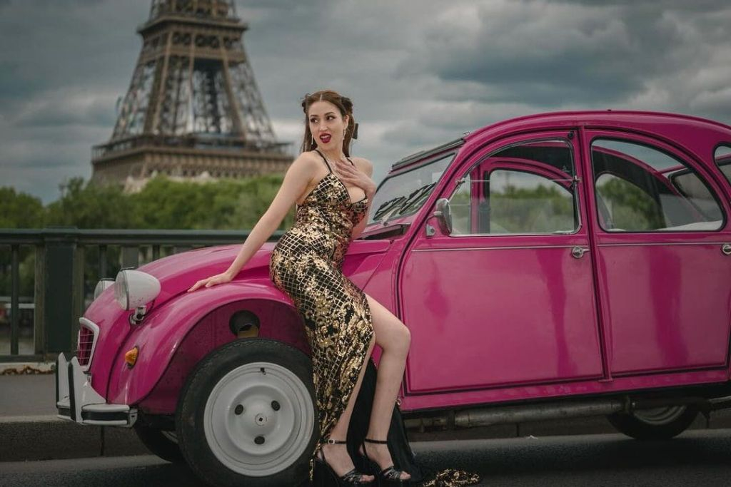 Paris: Half-Day Private Tour in a Pink Citroën 2CV