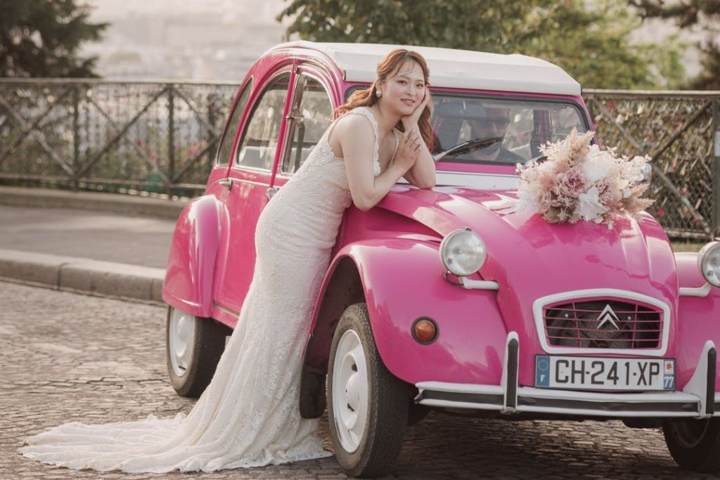 Paris: Half-Day Private Tour in a Pink Citroën 2CV