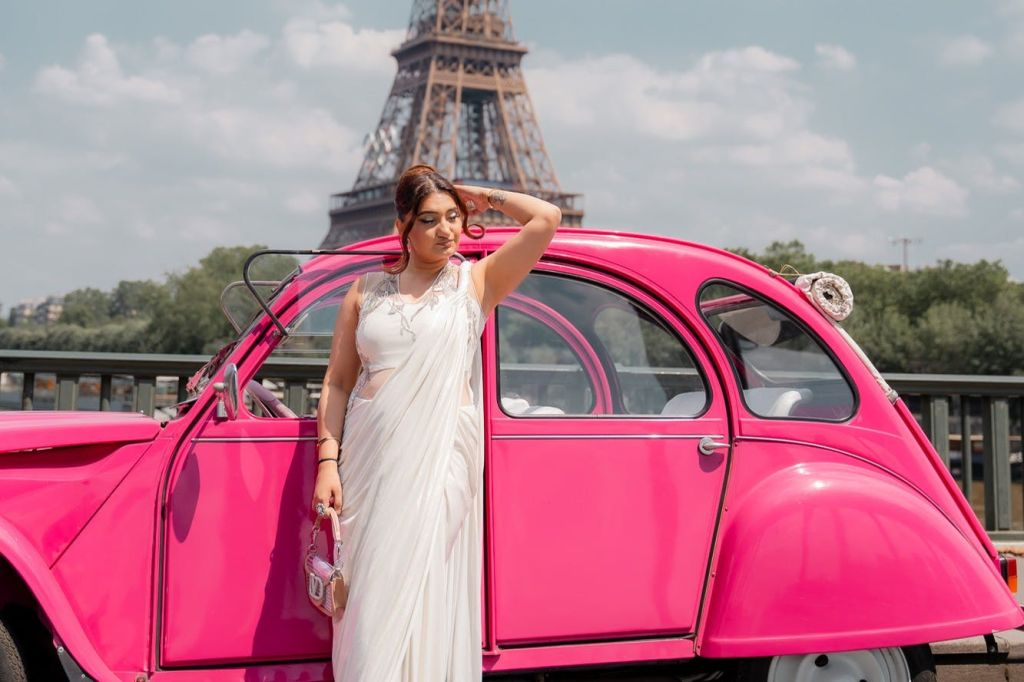 Paris: Half-Day Private Tour in a Pink Citroën 2CV