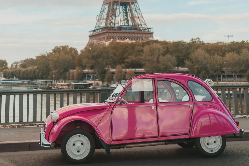 Paris: Half-Day Private Tour in a Pink Citroën 2CV
