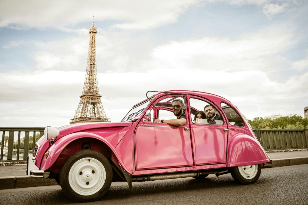 Paris: Passeio particular em um Citroën 2CV rosa