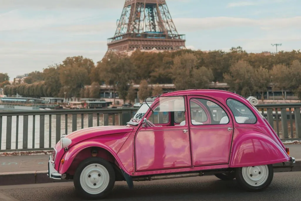 Paris: Private Tour in Pink Citroën 2CV