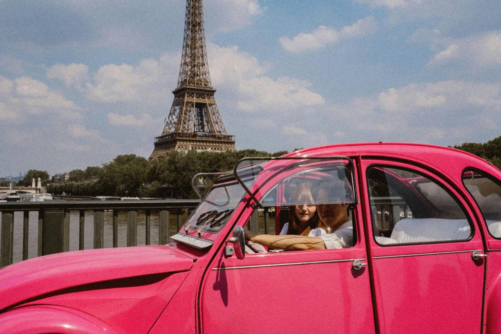 Paris: Private Tour in Pink Citroën 2CV