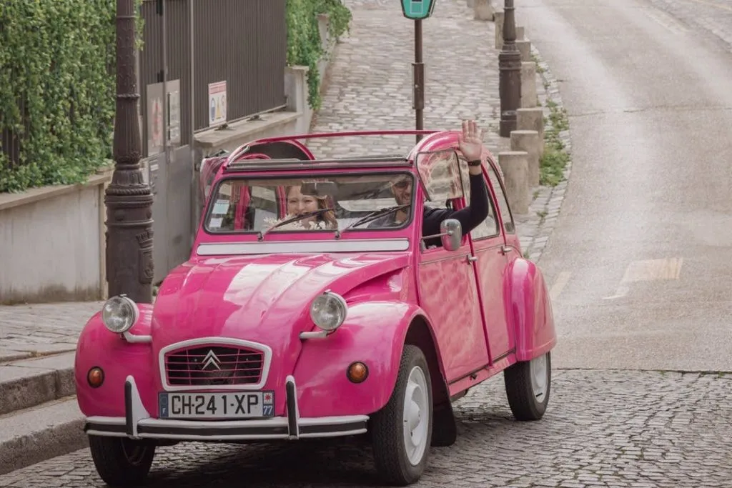 Paris: Private Tour in Pink Citroën 2CV