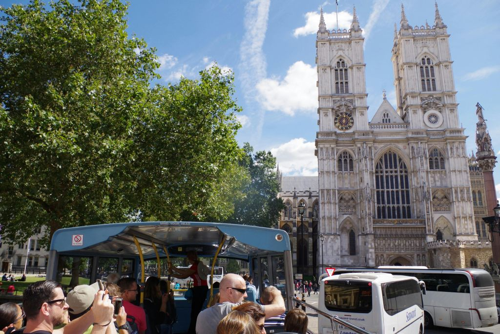 London: Hop-on Hop-off Bus Tour + Audio Guide