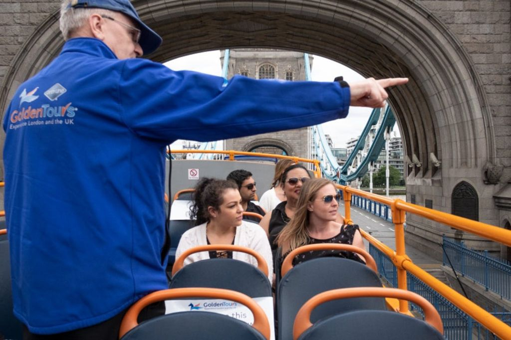 London: Hop-on Hop-off Bus Tour + Audio Guide