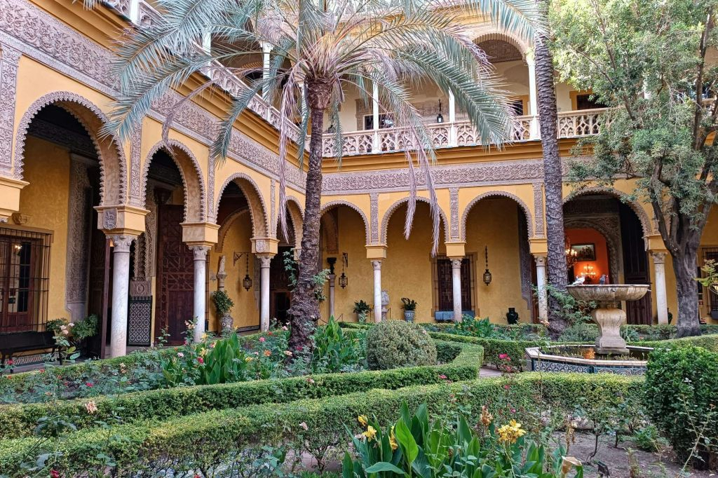 Palacio de las Dueñas: Entry Ticket + Guided Tour