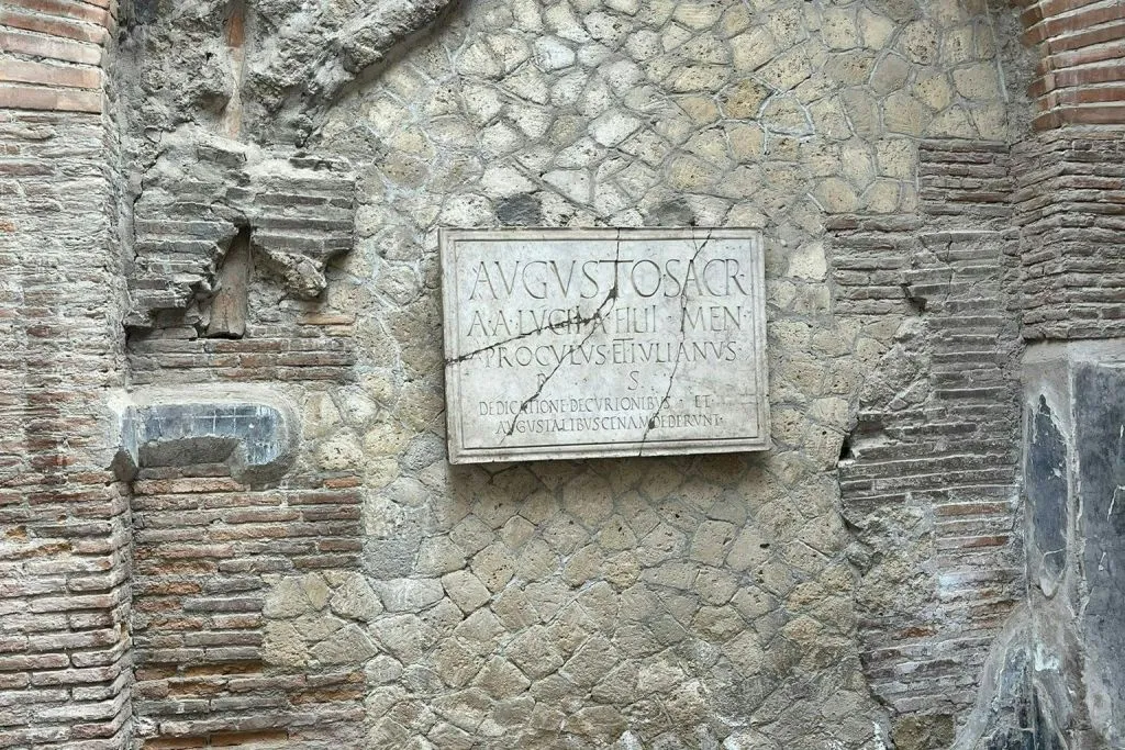 Ercolano: Roundtrip from Naples by Bus