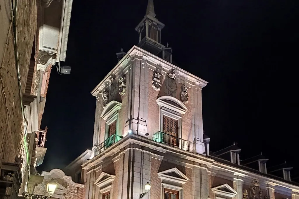 Madrid: Guided Walking Tour in Spanish