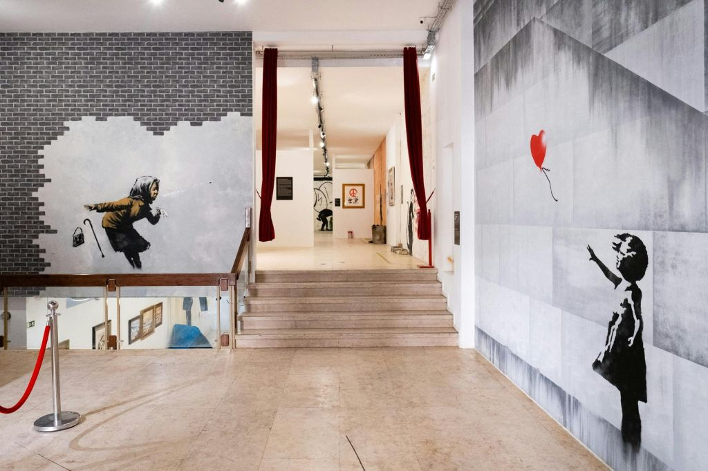 Banksy Museum + Lisbon Hop-on Hop-off Bus Tour