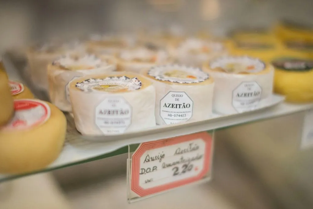 Lisbon: Guided Brunch Tour + Drinks