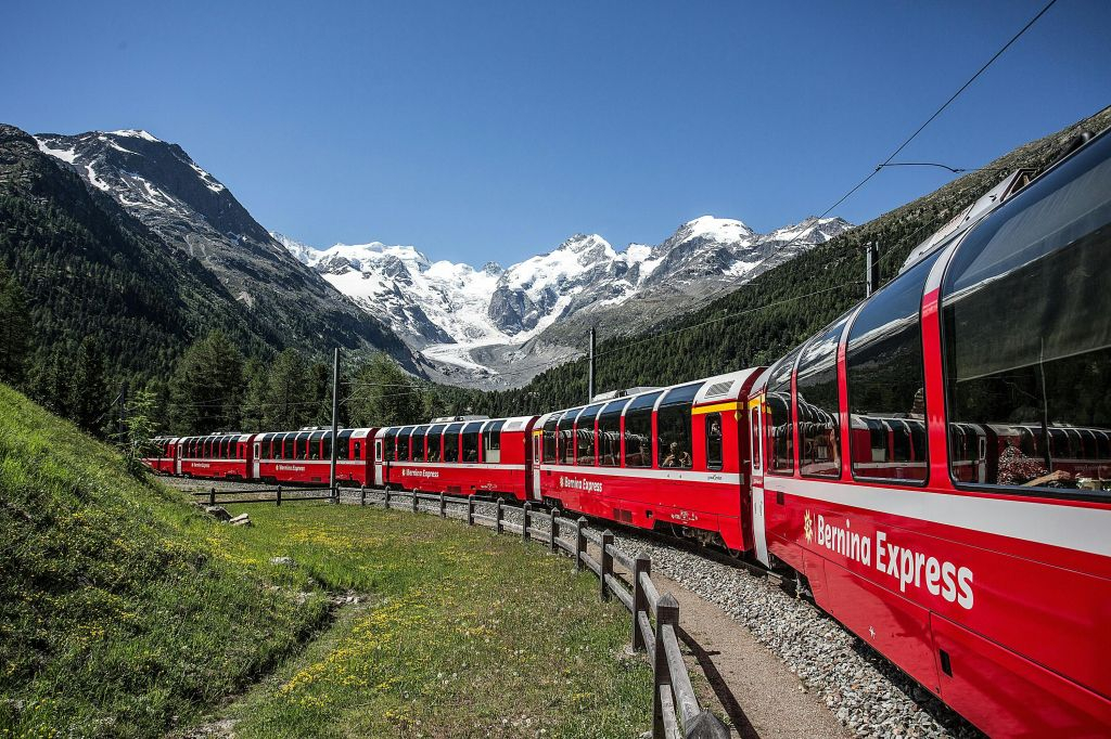 St. Moritz e Tirano: Tour panoramico del Bernina Express dal Lago di Como