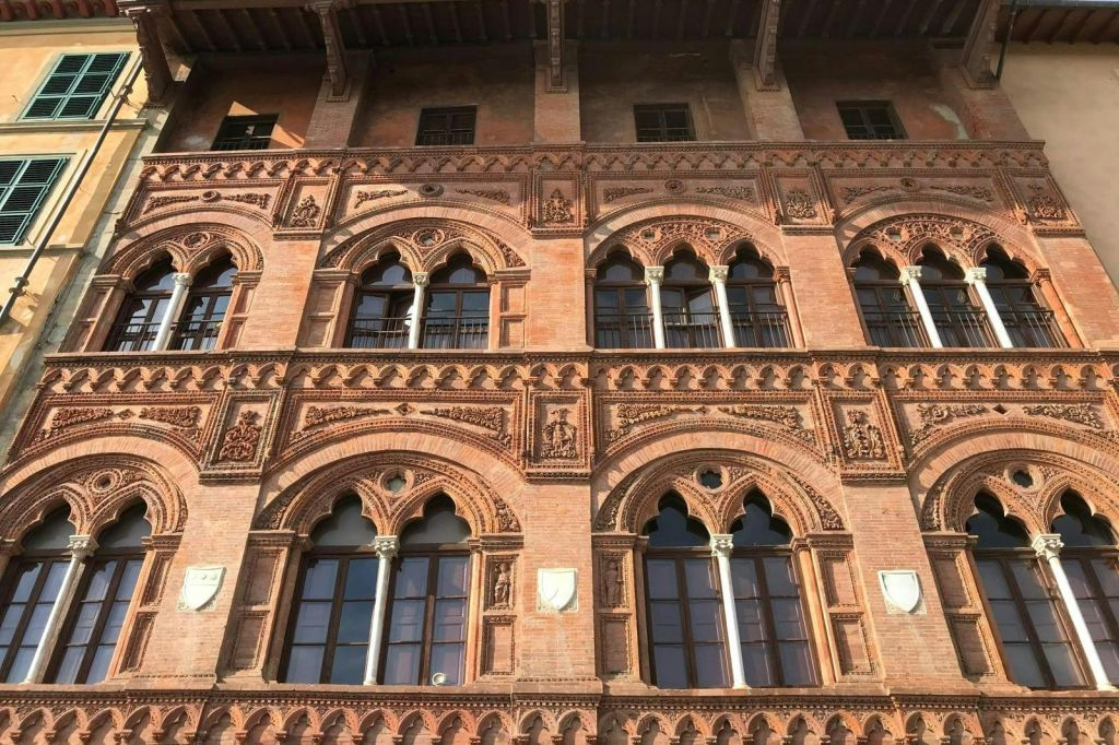 Pisa: Tour guidato della città in auto elettrica panoramica