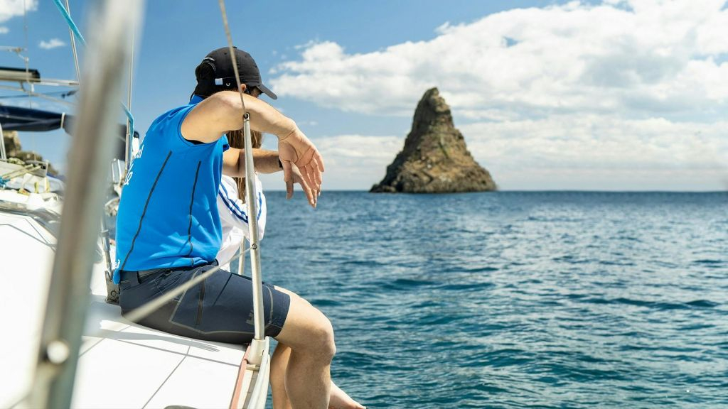 Aci Trezza: Tour in barca a vela da Catania + Aperitivo