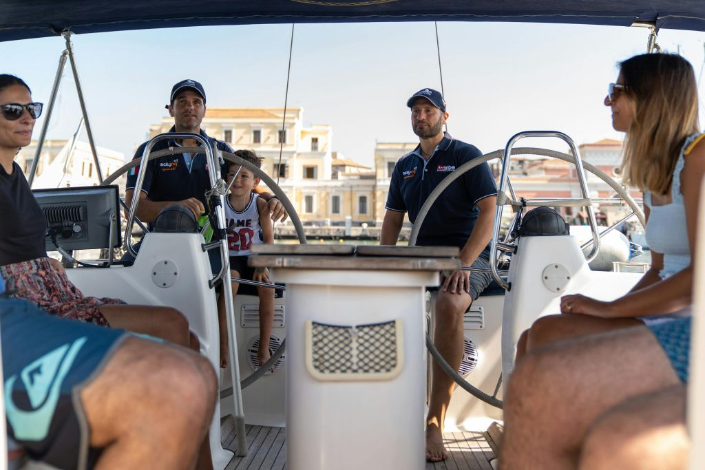 Aci Trezza: Tour in barca a vela da Catania + Aperitivo