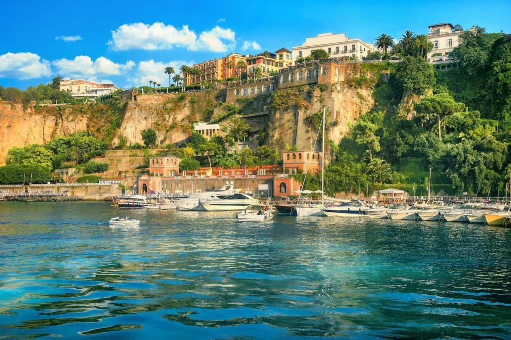Sorrento & Pompeii: Day Trip from Naples