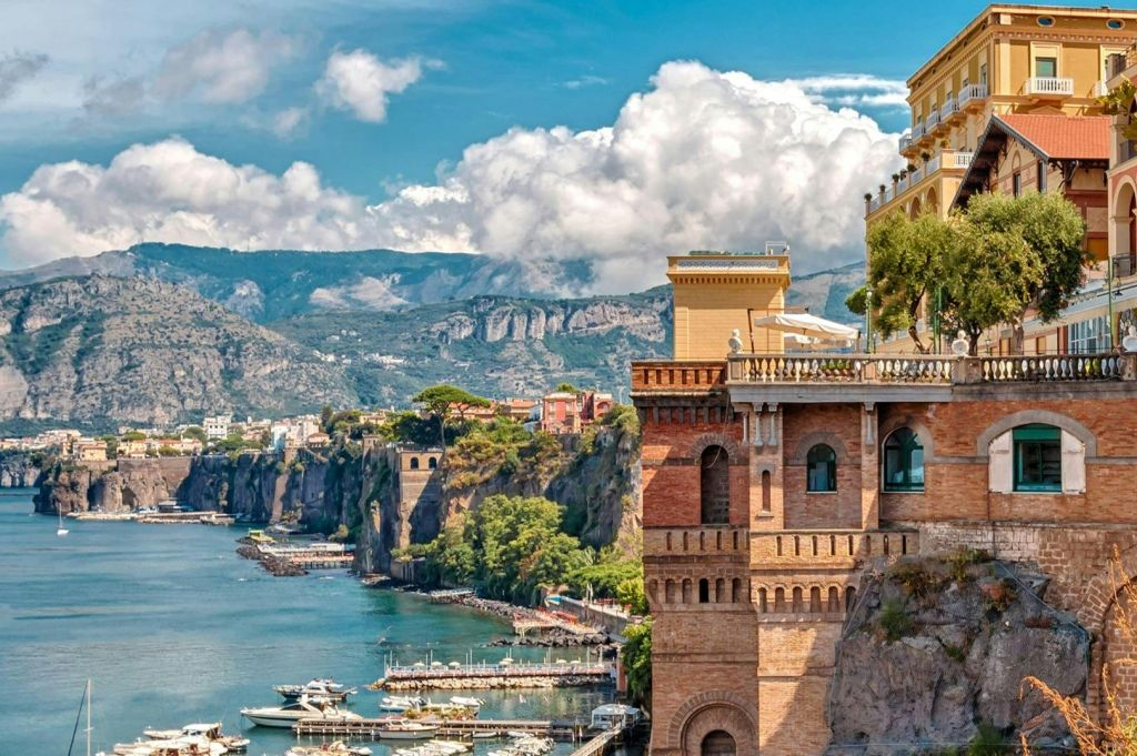 Sorrento & Pompeii: Day Trip from Naples