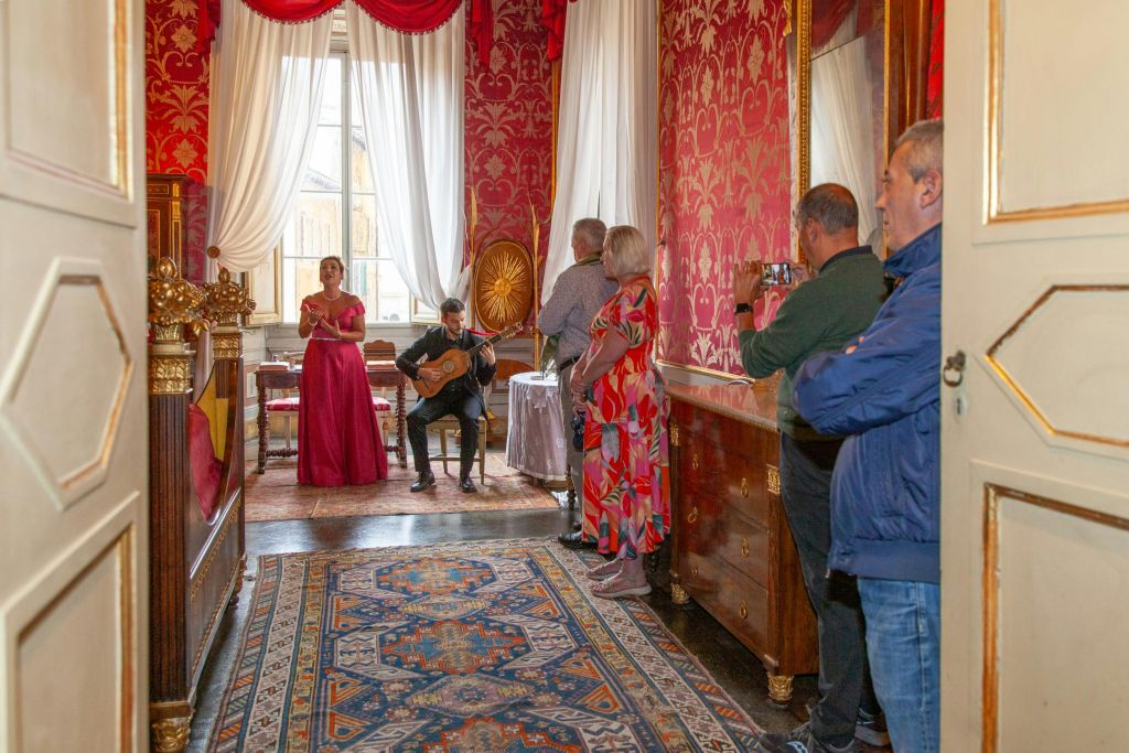 Palazzo Chigi Zondadari : Entrée + Visite guidée + Concert d'opéra