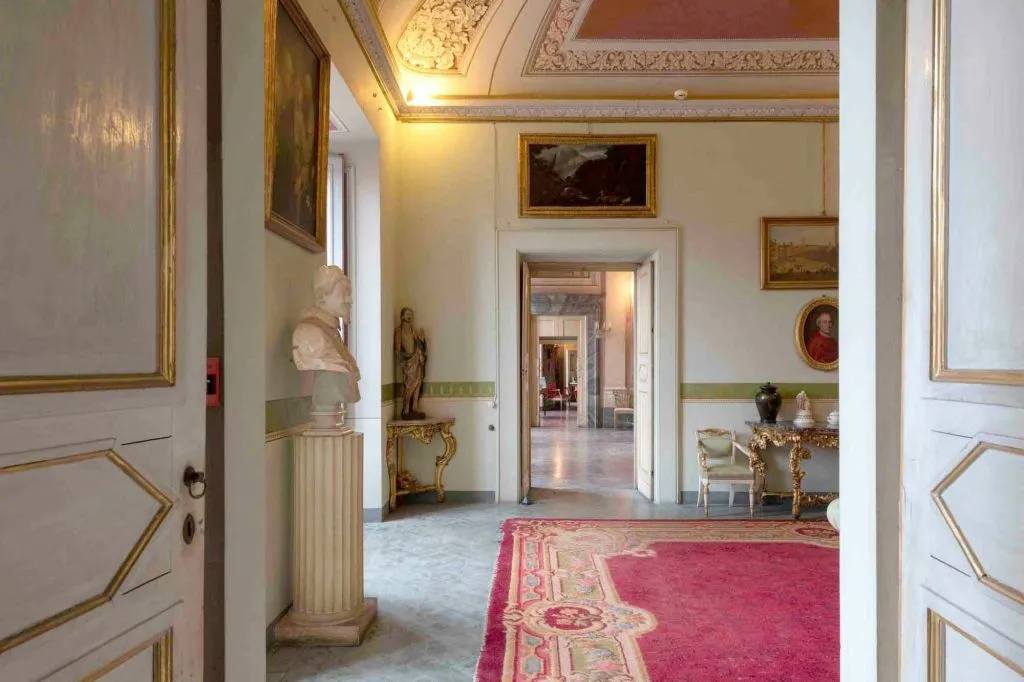 Palazzo Chigi Zondadari: Entry + Guided Tour + Opera Concert