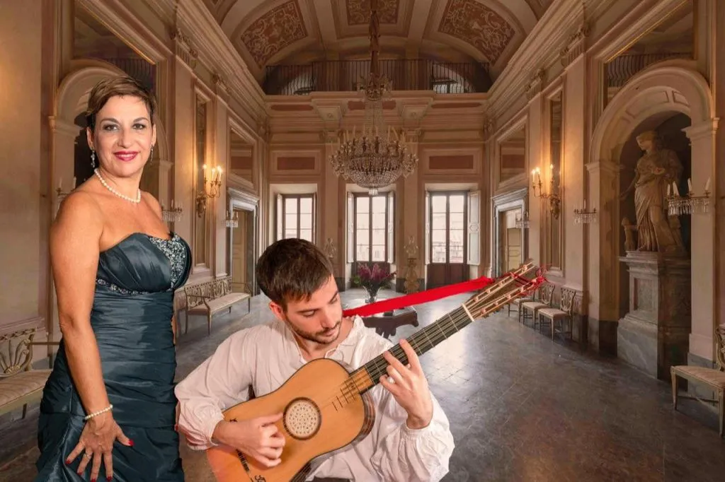 Palazzo Chigi Zondadari: Entry + Guided Tour + Opera Concert