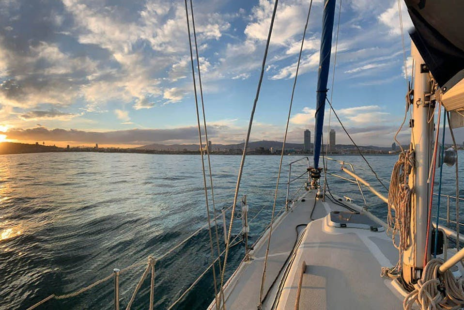 Barcelona: Private Sunset Sailboat Tour + Drink & Snack
