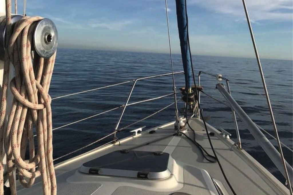 Barcelona: Private Sunset Sailboat Tour + Drink & Snack