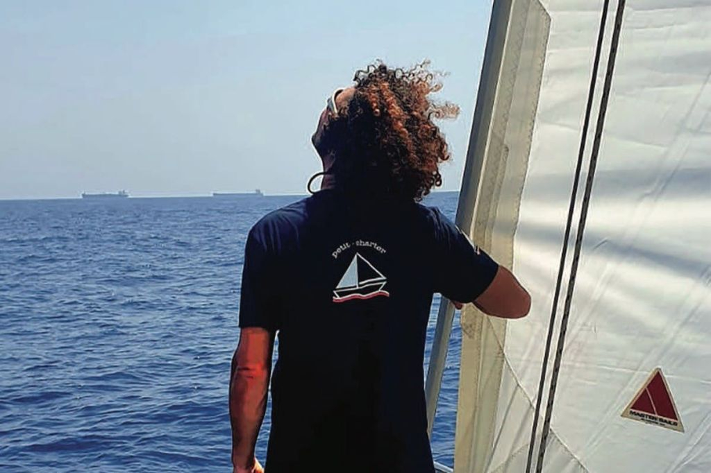 Barcelona: Private Sunset Sailboat Tour + Drink & Snack