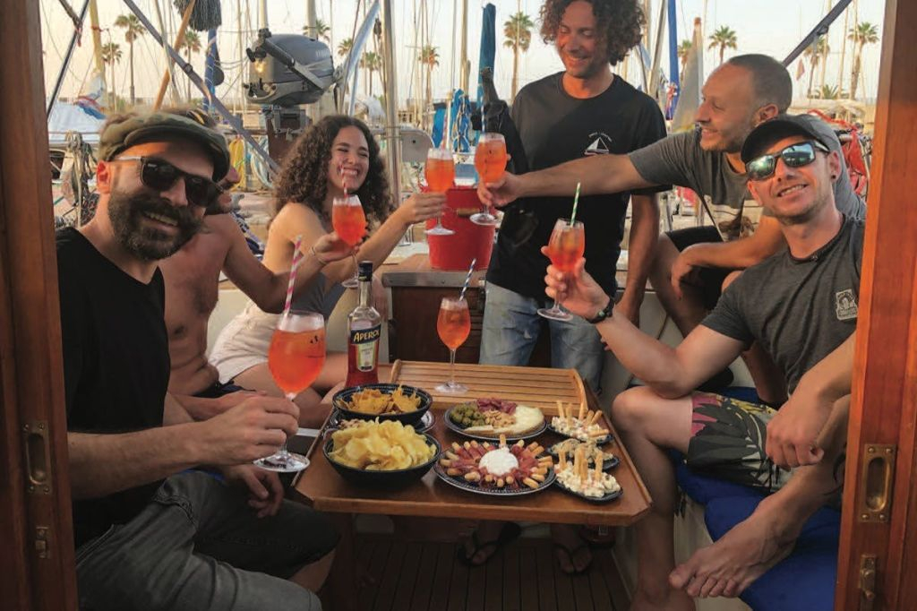 Barcelona: Private Sunset Sailboat Tour + Drink & Snack