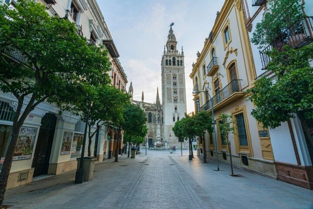 Seville: Small-Group Guided Walking Tour