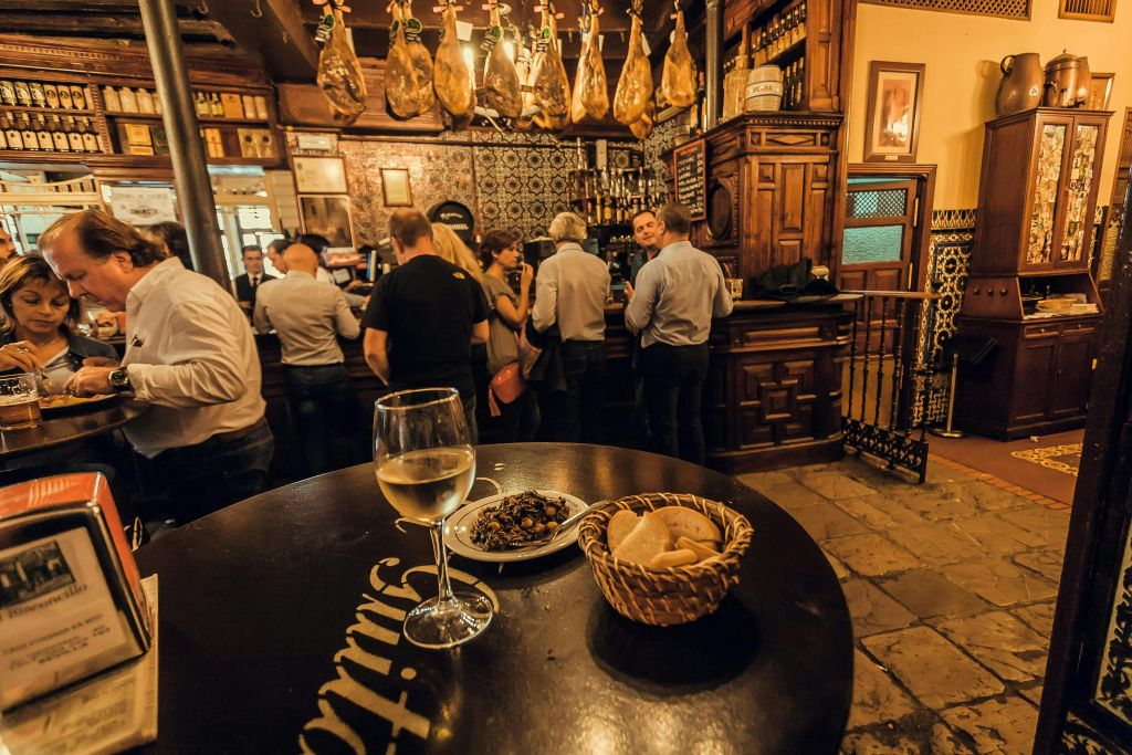 Seville: Food Tour with Drinks
