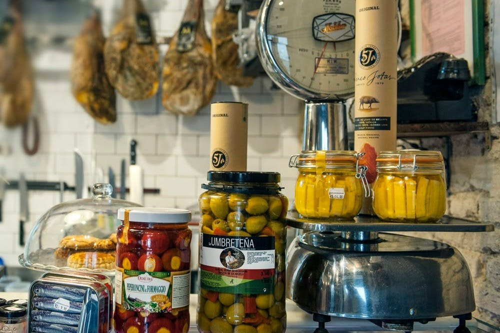 Seville: Guided Food Tour + Flamenco Show