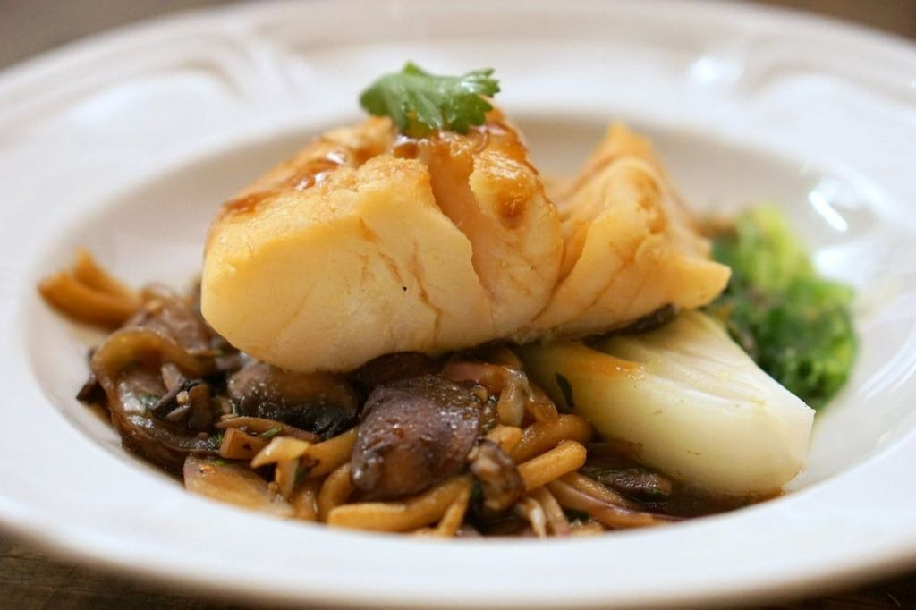 Seville: Guided Food Tour + Flamenco Show