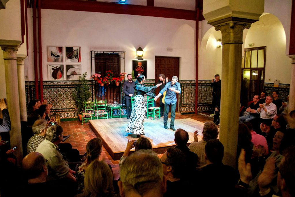 Seville: Guided Food Tour + Flamenco Show