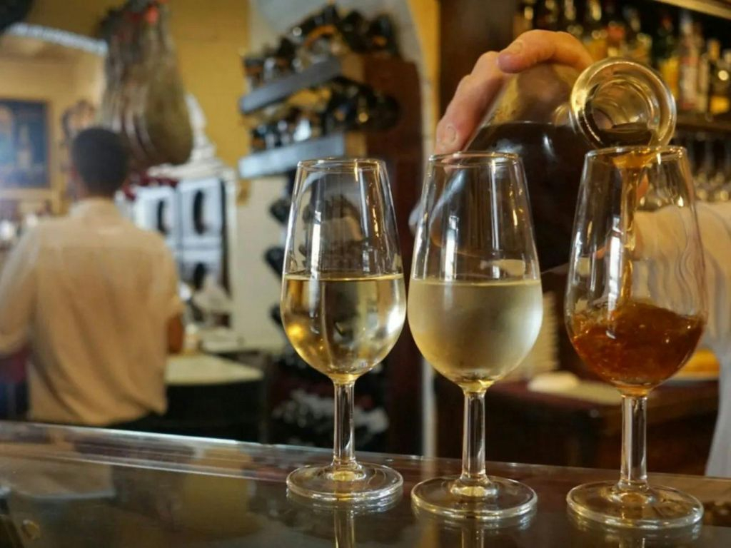 Seville: Guided Food Tour + Flamenco Show