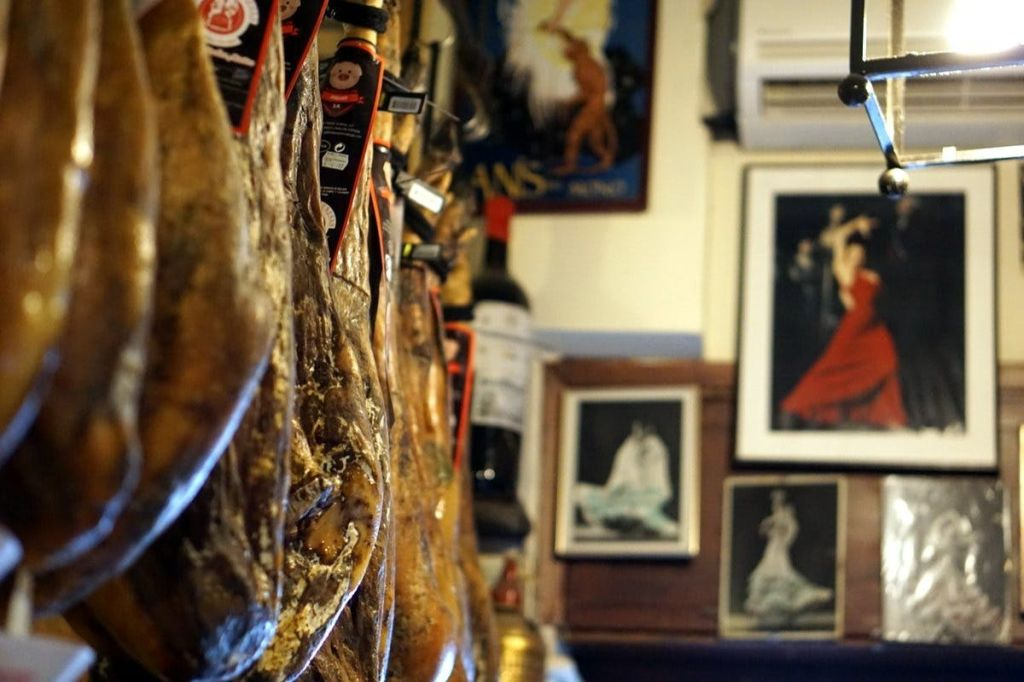Seville: Guided Food Tour + Flamenco Show