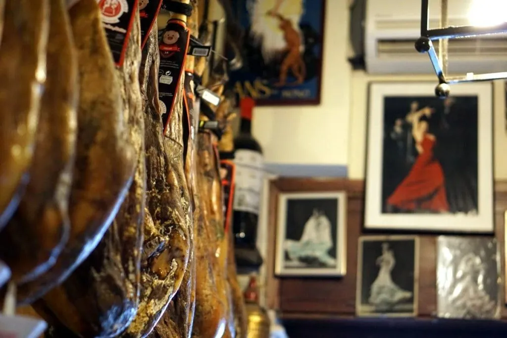 Seville: Guided Food Tour + Flamenco Show