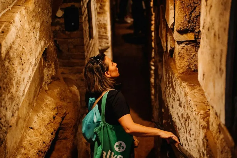 Roma: Tour guidato della metropolitana con ingresso alle catacombe e alla cripta delle ossa